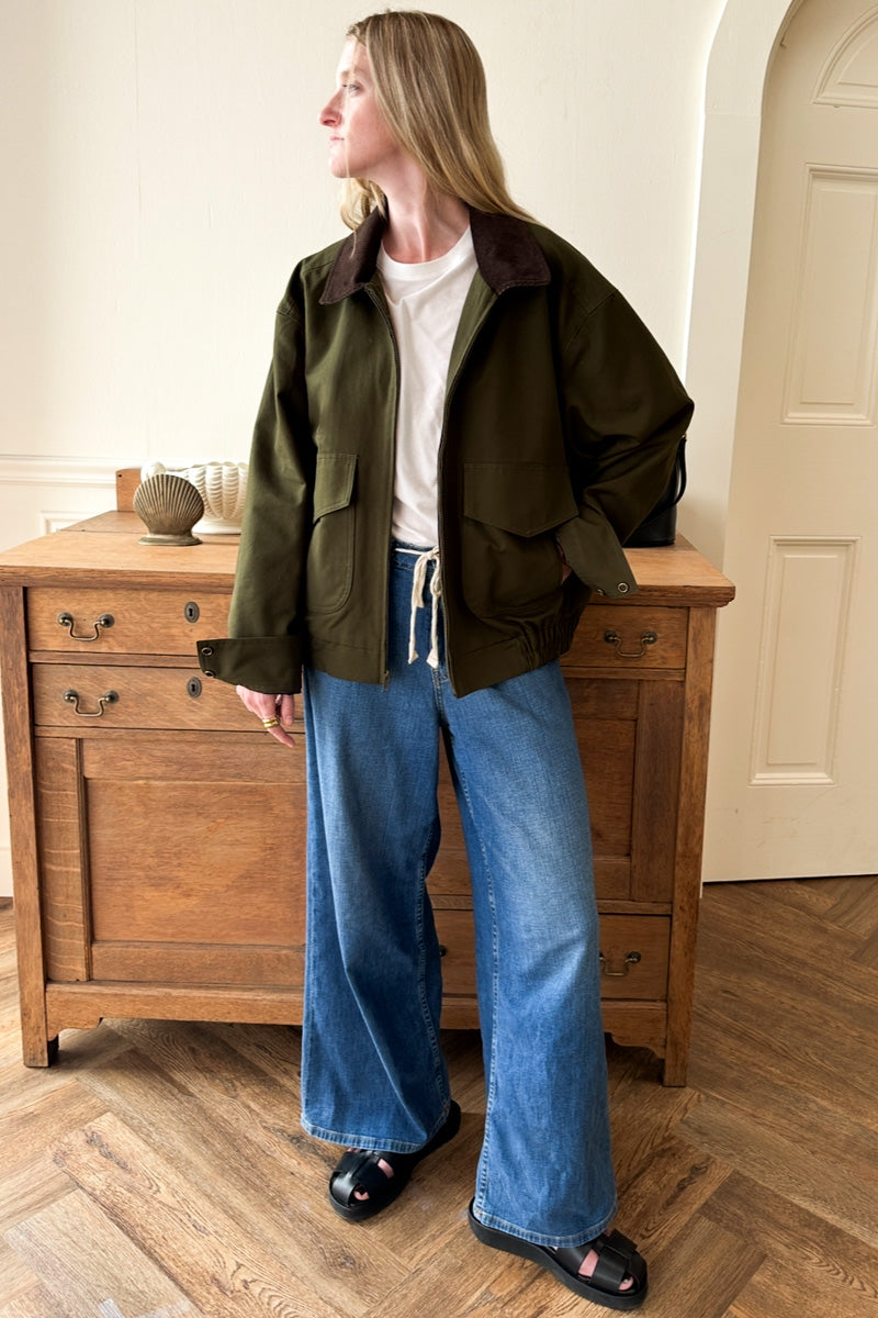Relaxed Bomber - Basil