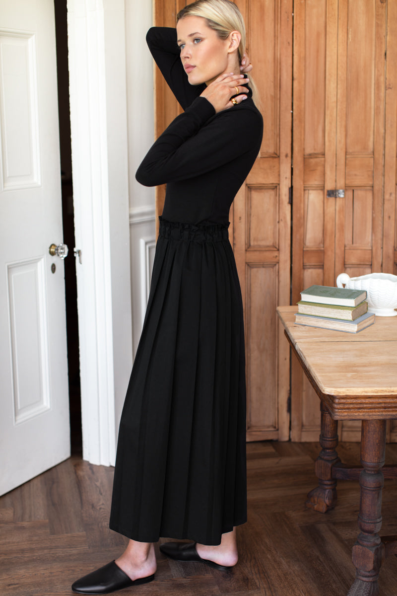 Soft Pleated Maxi Skirt - Black Swan