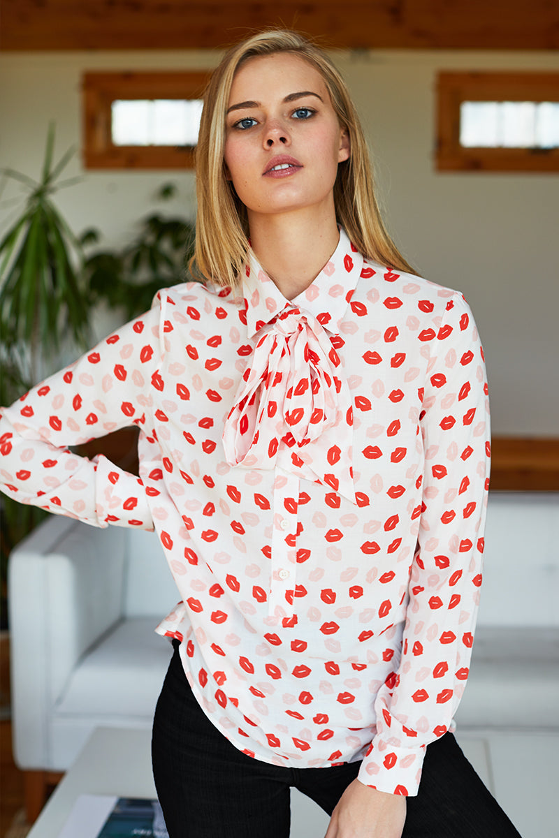 lipstick dress shirt How to make the kiss shirt : r/MaisonMargiela